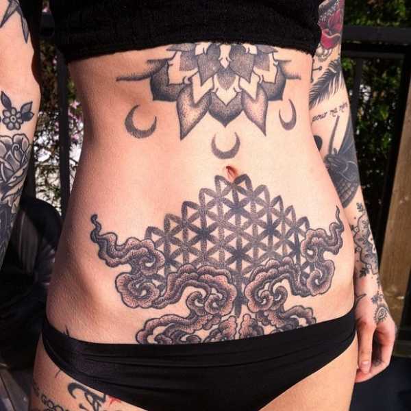 001-Pelvic-Tattoo-Hannah-Snowdon