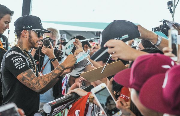 Lewis Hamilton Zwischen Hass Und Heldentum Tattoo Spirit