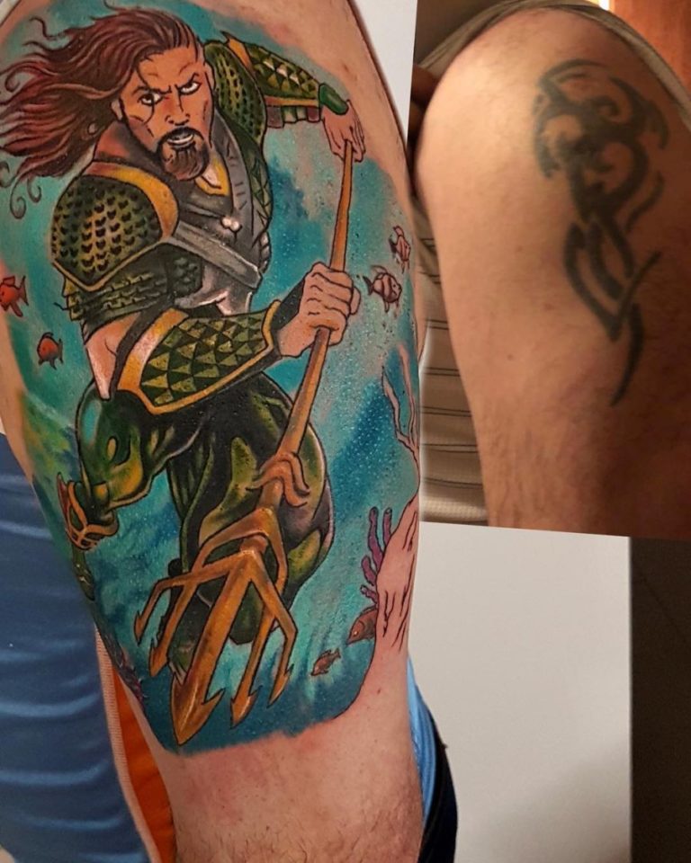 Jason Aquaman Momoa feiert Geburtstag Tattoo Spirit