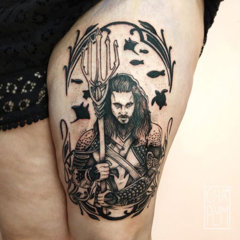Jason Aquaman Momoa feiert Geburtstag Tattoo Spirit
