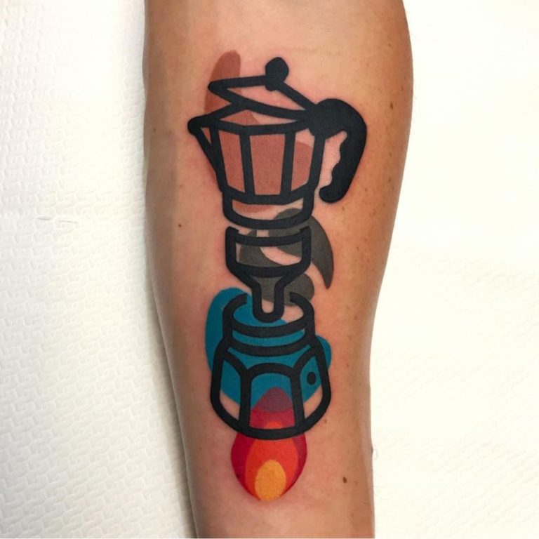 Schwarzes flüssiges Glück Kaffee Tattoo Spirit