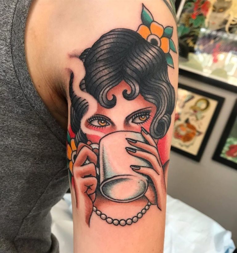 Schwarzes flüssiges Glück Kaffee Tattoo Spirit