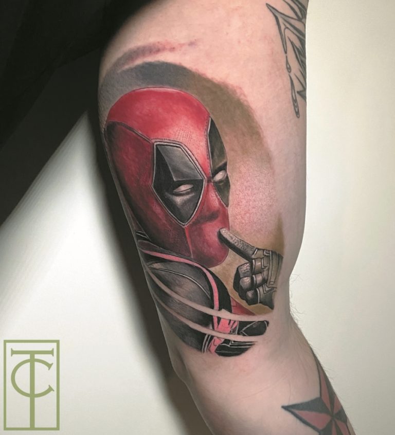 Goldene Nadel Tattoo Art in Fulda Tattoo Spirit