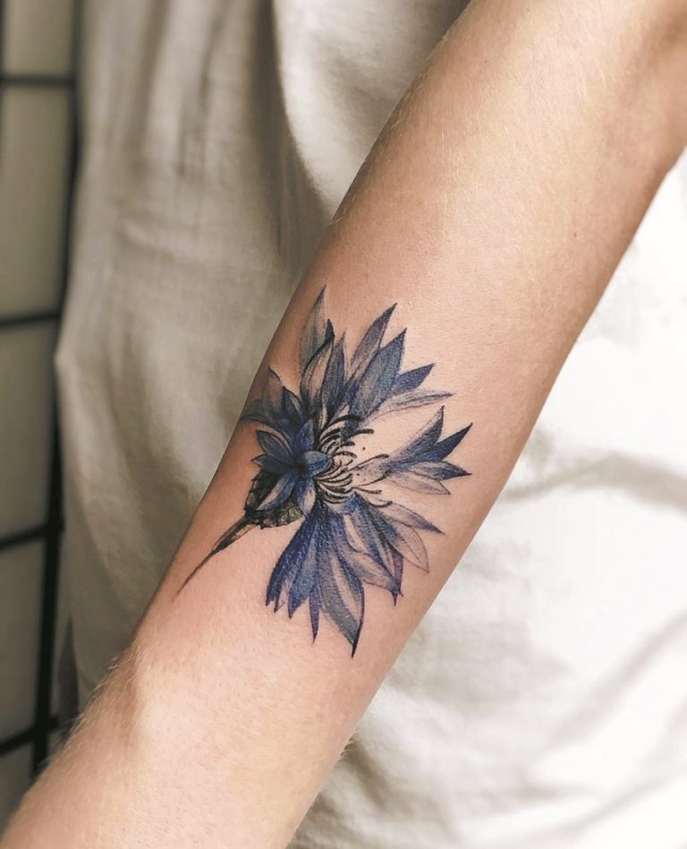 Goldene Nadel Tattoo Art in Fulda Tattoo Spirit